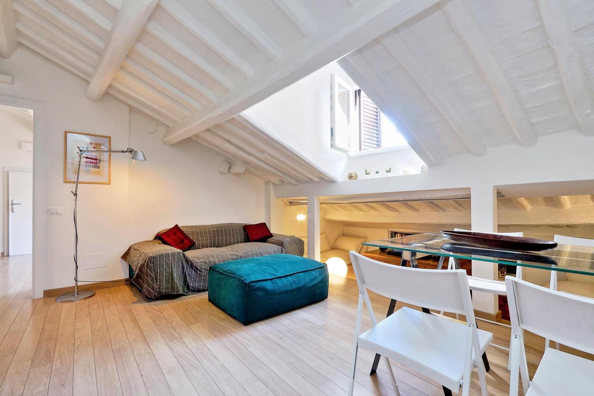 Pantheon Charming Attic | Romeloft Apartamento